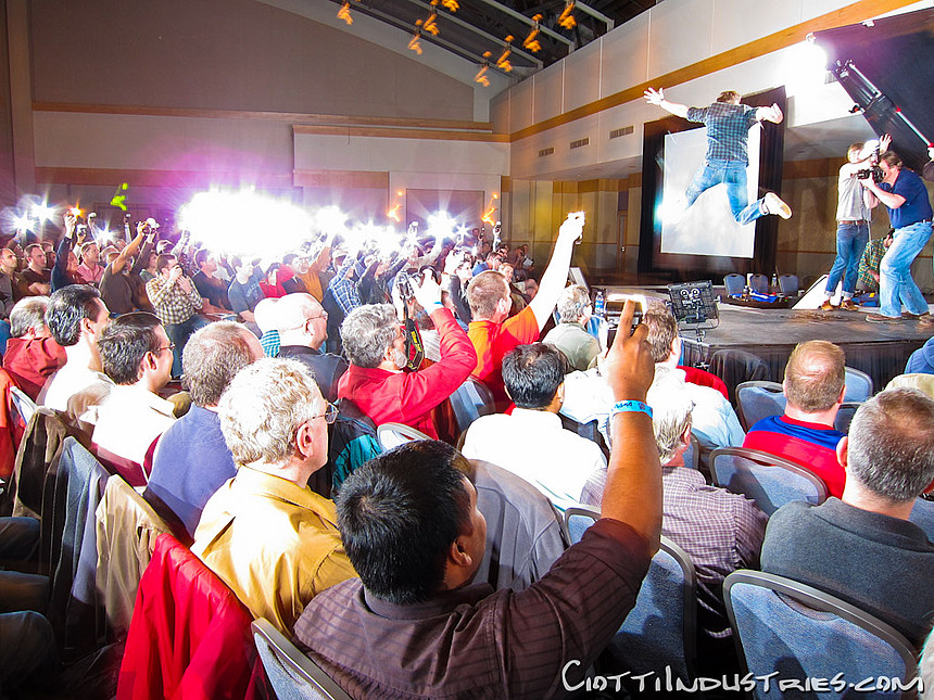 IMAGE: http://www.ciottiindustries.com/gallery/qdig-files/converted-images/Life/2011-4-6%20Flash%20Bus/lrg_Bus1.jpg